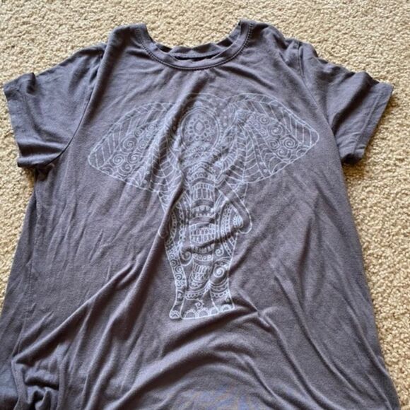 Women’s Gray Elephant Tshirt - Picture 1 of 1